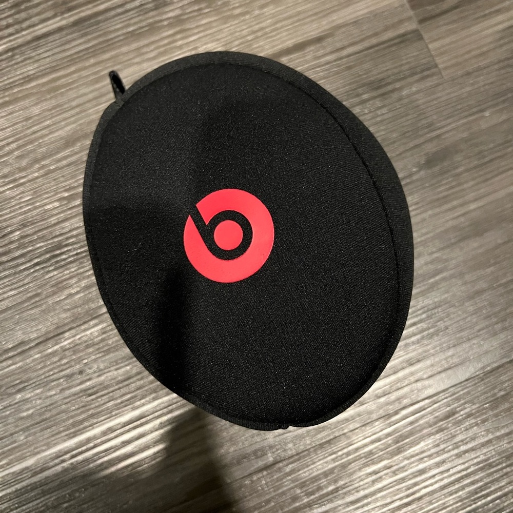 White Solo Wired Beats